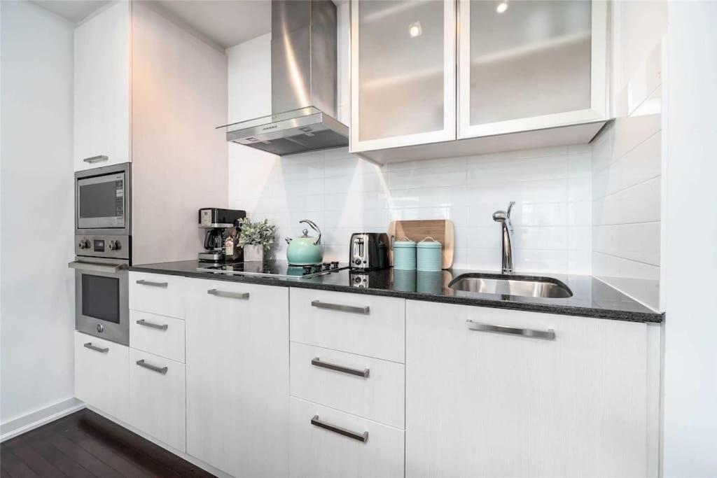 New Superior Lakeview Luxury 3-Bedroom Suite On 48 Floor Toronto Bagian luar foto