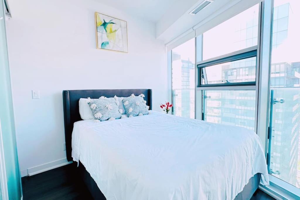 New Superior Lakeview Luxury 3-Bedroom Suite On 48 Floor Toronto Bagian luar foto