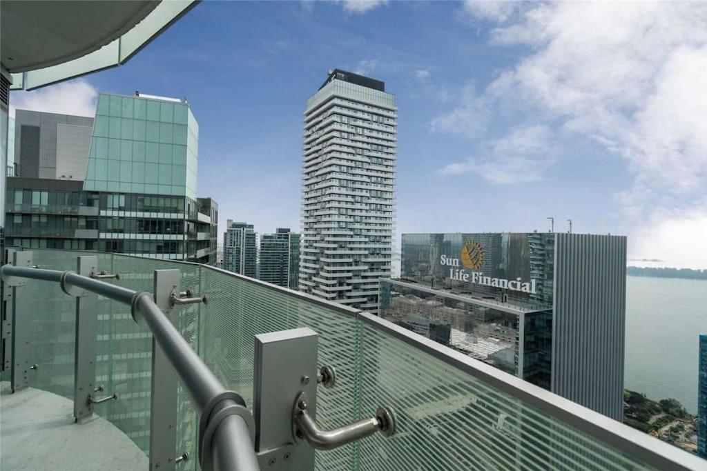 New Superior Lakeview Luxury 3-Bedroom Suite On 48 Floor Toronto Bagian luar foto