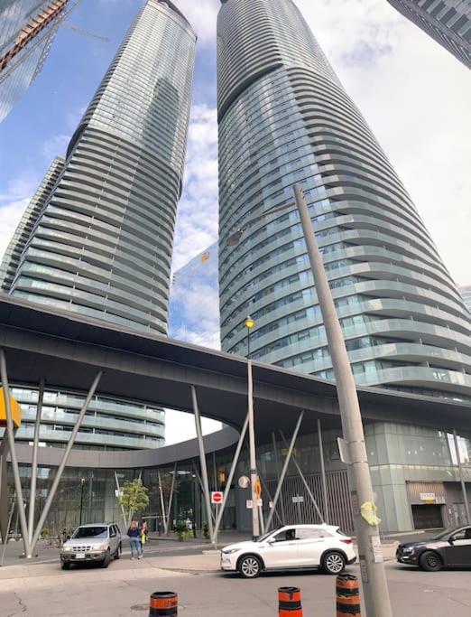 New Superior Lakeview Luxury 3-Bedroom Suite On 48 Floor Toronto Bagian luar foto
