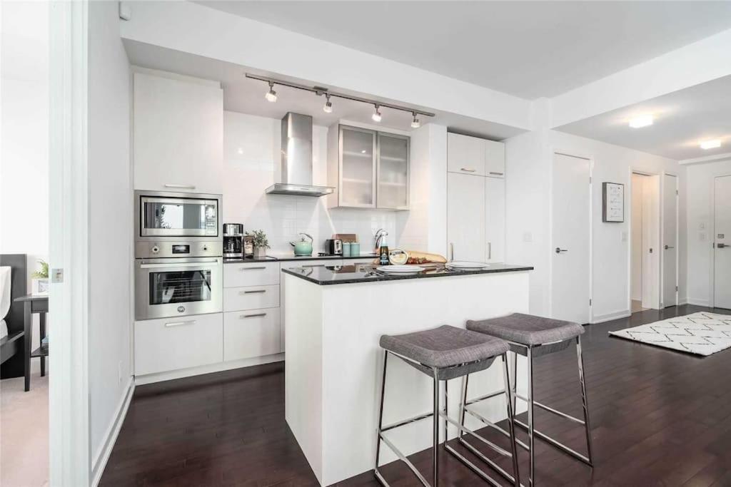 New Superior Lakeview Luxury 3-Bedroom Suite On 48 Floor Toronto Bagian luar foto