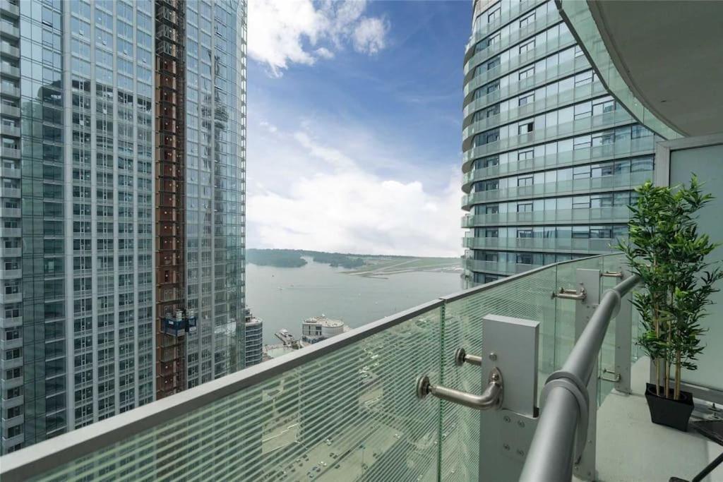 New Superior Lakeview Luxury 3-Bedroom Suite On 48 Floor Toronto Bagian luar foto