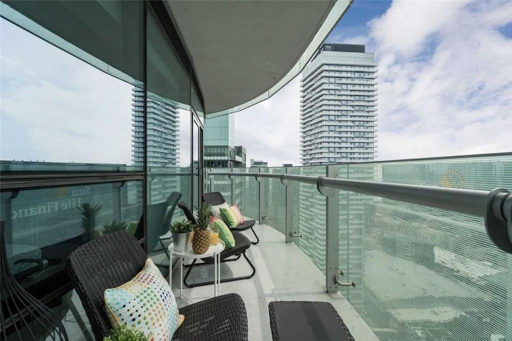 New Superior Lakeview Luxury 3-Bedroom Suite On 48 Floor Toronto Bagian luar foto