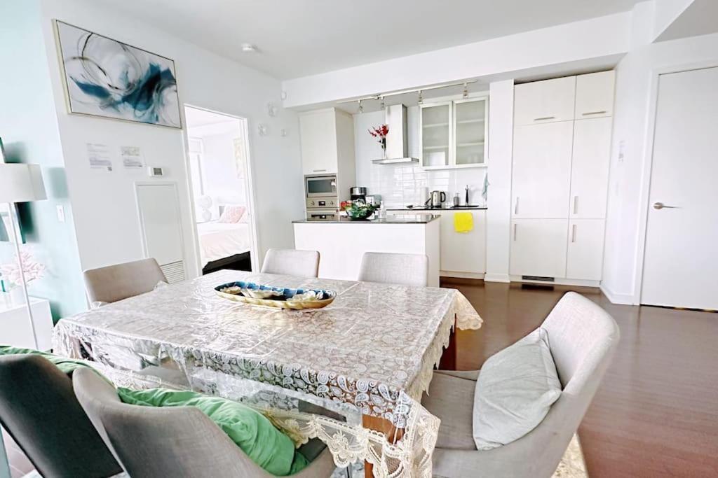New Superior Lakeview Luxury 3-Bedroom Suite On 48 Floor Toronto Bagian luar foto