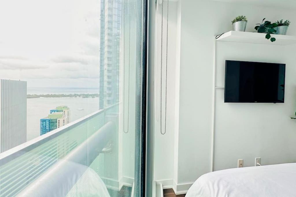 New Superior Lakeview Luxury 3-Bedroom Suite On 48 Floor Toronto Bagian luar foto