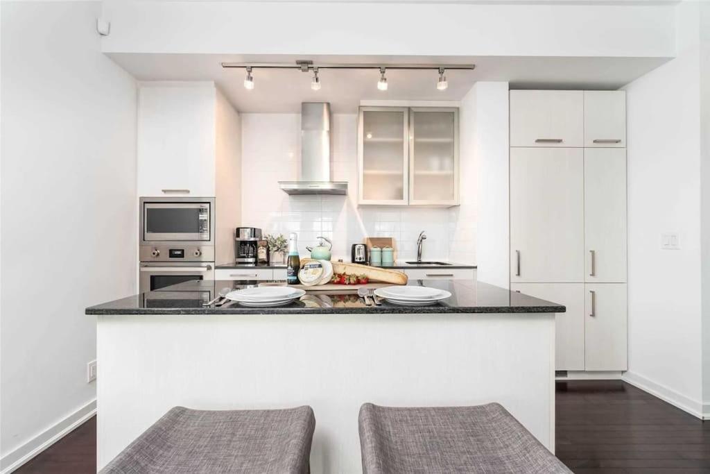 New Superior Lakeview Luxury 3-Bedroom Suite On 48 Floor Toronto Bagian luar foto