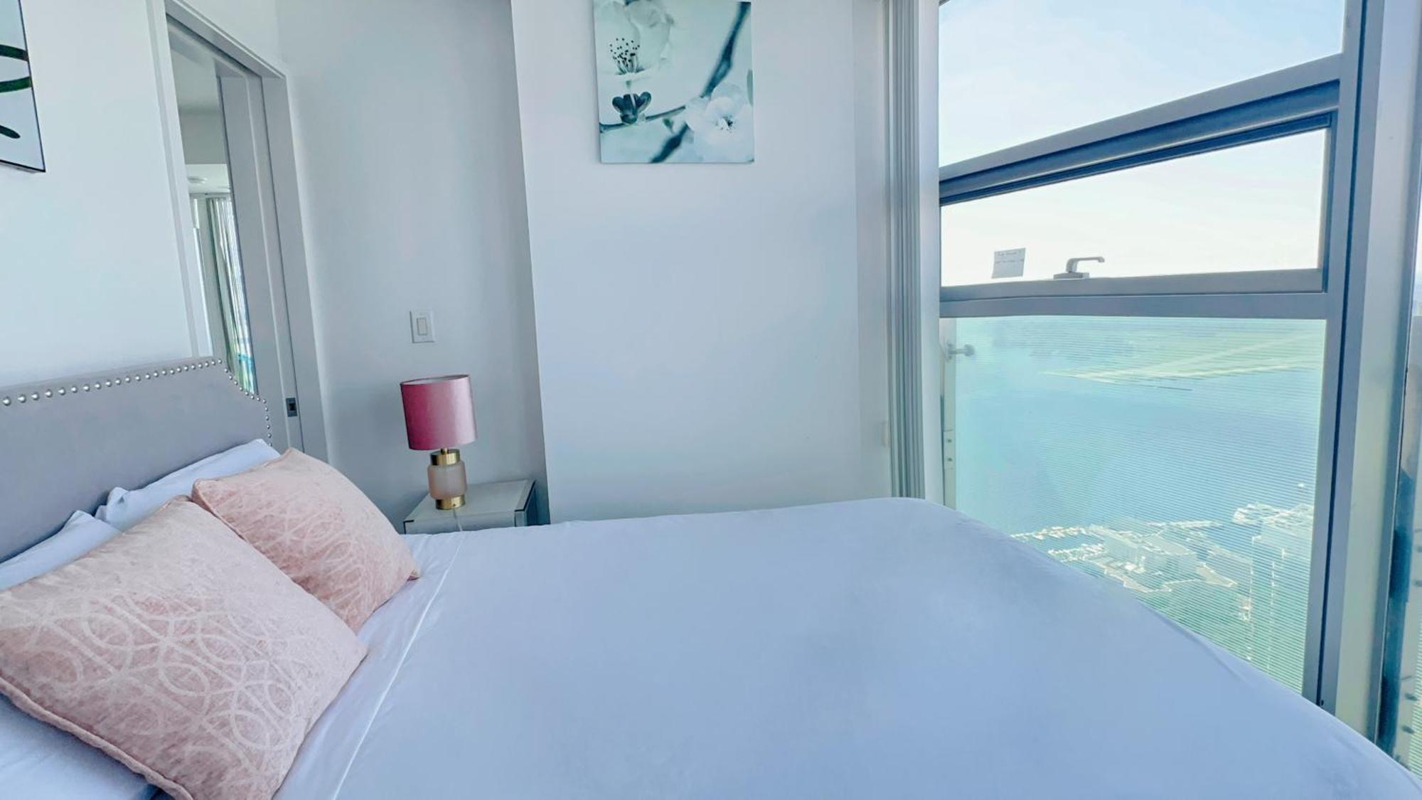 New Superior Lakeview Luxury 3-Bedroom Suite On 48 Floor Toronto Bagian luar foto
